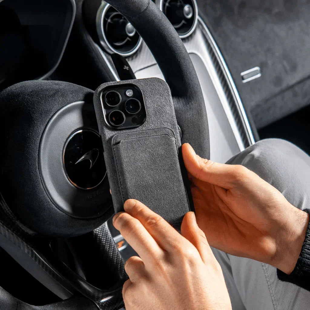 iPhone 16 Pro Max – Alcantara-Hülle – Space Grau