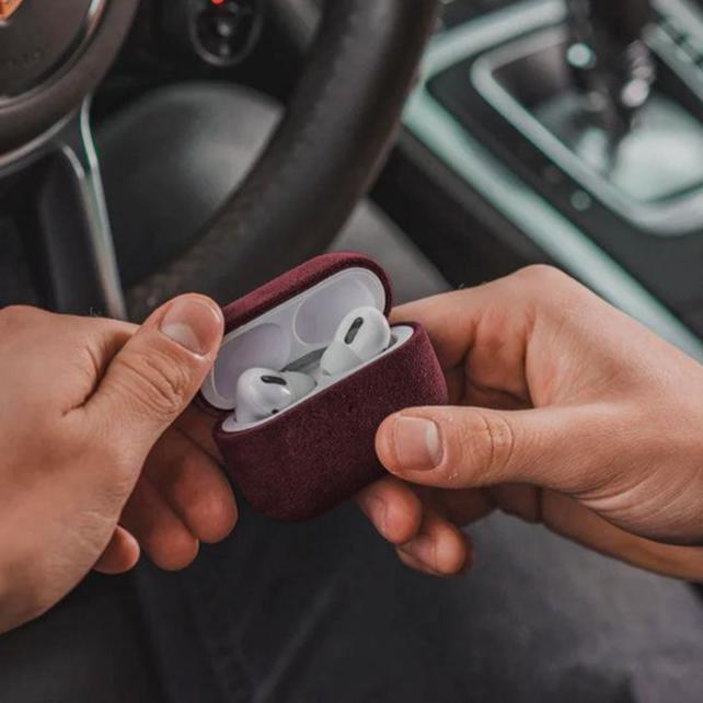 AirPods Pro Alcantara Case - Red - Alcanside