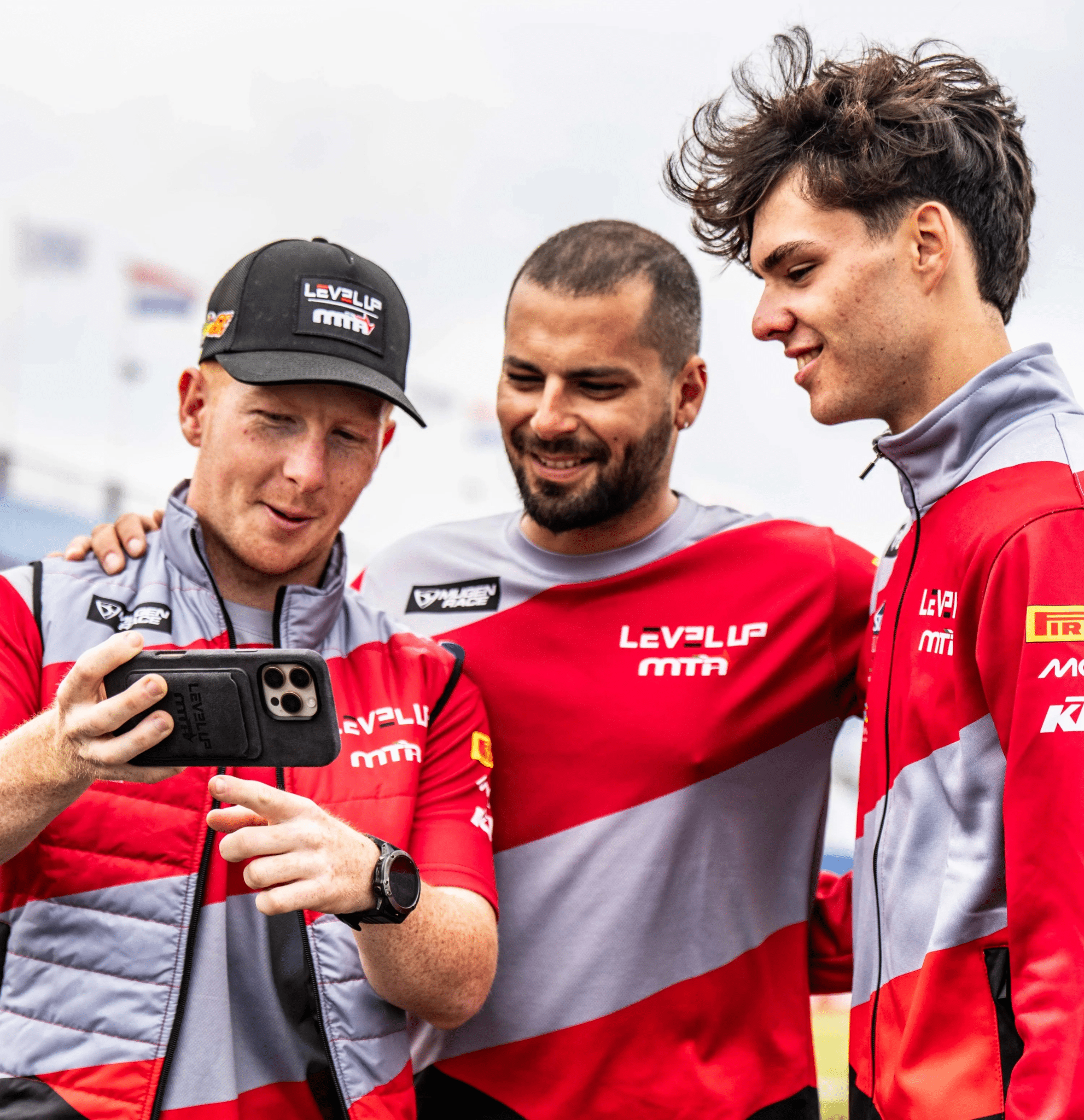 Alcantara MagSafe Wallet - LEVEL UP MTA - Space Grey - Alcanside